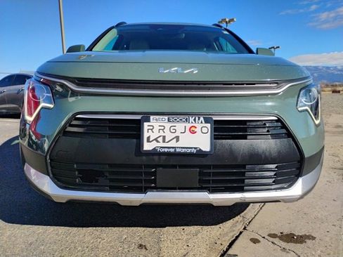 Used 2024 Kia Niro EX image 5
