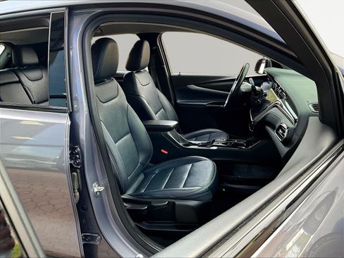 Used 2022 Chevrolet Bolt EUV LT w/ Convenience Package FWD image 27