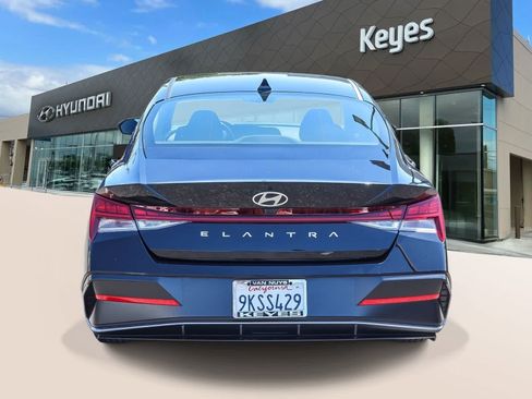 Used 2024 Hyundai Elantra SEL w/ Convenience Package FWD image 3