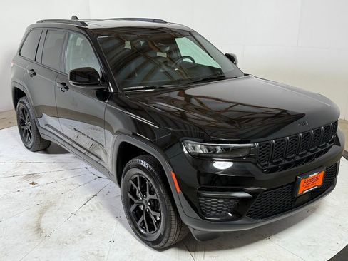 New 2025 Jeep Grand Cherokee Altitude AWD/4WD image 1
