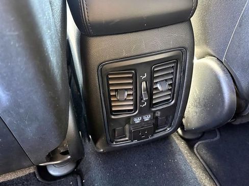 Used 2020 Jeep Grand Cherokee Limited image 14