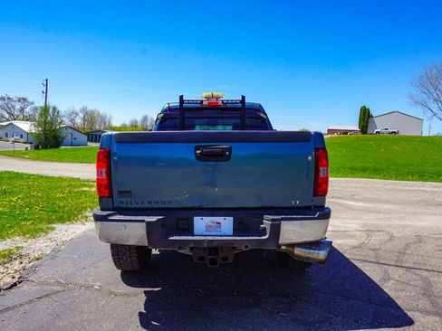 Used 2011 Chevrolet Silverado 2500 LT w/ Interior Plus Package AWD/4WD image 4
