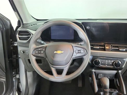 Used 2025 Chevrolet TrailBlazer LT FWD image 12