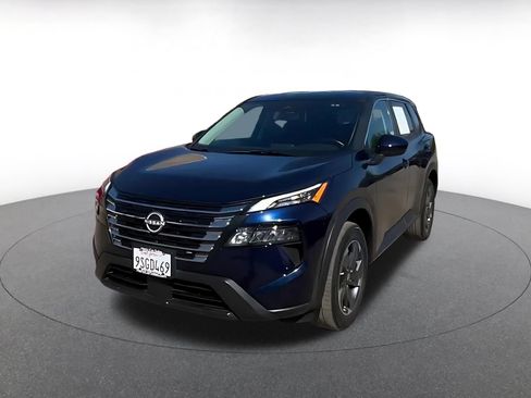 Used 2025 Nissan Rogue SV FWD image 4