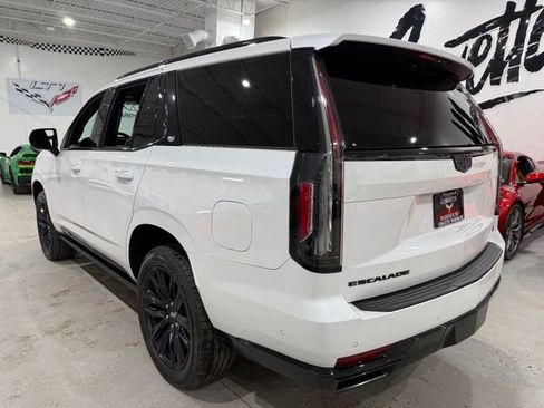 Used 2022 Cadillac Escalade Sport Platinum AWD/4WD image 3