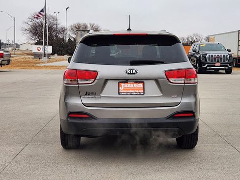 Used 2016 Kia Sorento AWD image 7