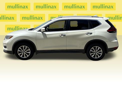 Used 2018 Nissan Rogue SV w/ Premium Package AWD/4WD image 10