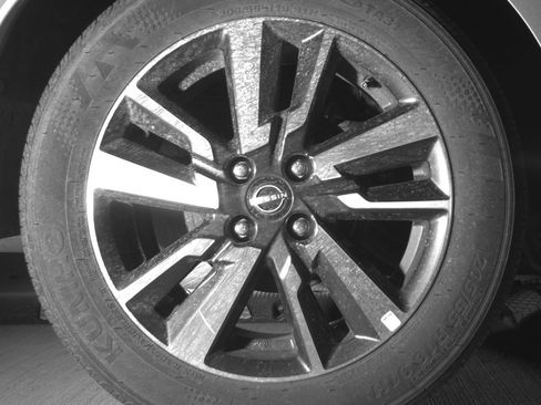 Used 2025 Nissan Versa SV FWD image 15