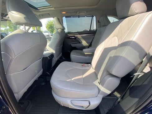 Used 2021 Toyota Highlander Platinum AWD/4WD image 24