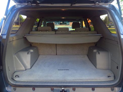 Used 2005 Toyota 4Runner SR5 AWD/4WD image 11