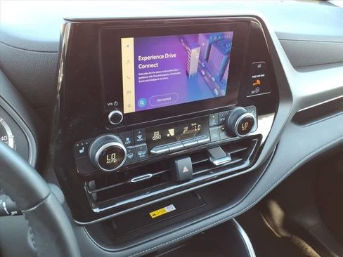 Used 2023 Toyota Highlander XLE image 21