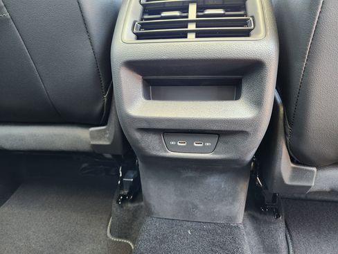 New 2025 Volkswagen Tiguan SE image 27