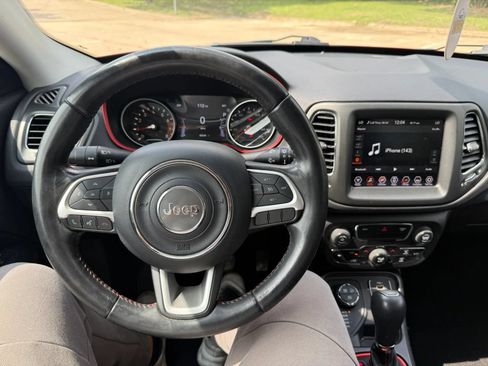 Used 2019 Jeep Compass Trailhawk AWD/4WD image 27