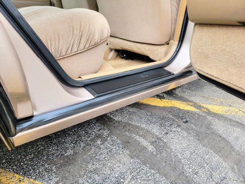 Used 1995 Buick Le Sabre Custom FWD image 24