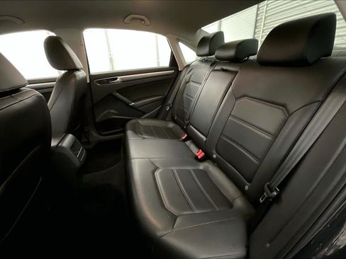 Used 2017 Volkswagen Passat 1.8T R-Line image 25