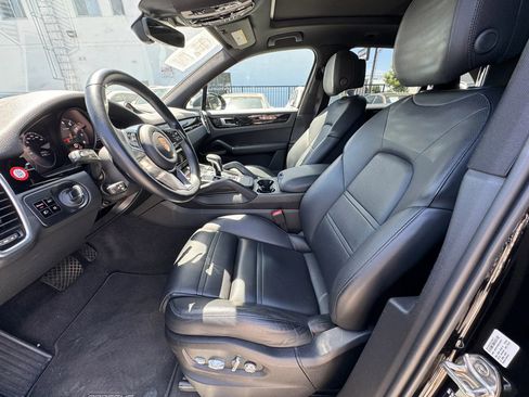 Used 2020 Porsche Cayenne AWD/4WD image 9