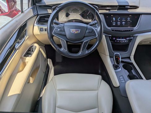 Used 2018 Cadillac XT5 AWD image 4