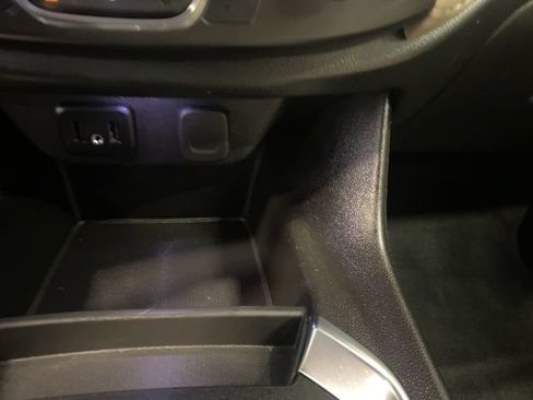 Used 2023 Chevrolet Traverse LS FWD image 21