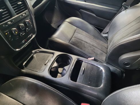 Used 2020 Dodge Grand Caravan SXT w/ Driver Convenience Group image 26