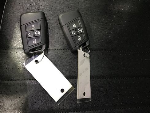 Used 2023 Volkswagen Tiguan SE R-Line image 30