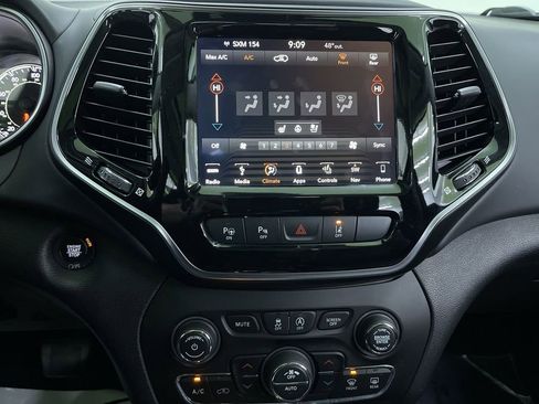 Used 2019 Jeep Cherokee Overland w/ Technology Group image 24