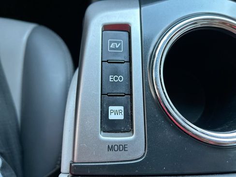 Used 2017 Toyota Prius V Five w/ Advanced Technology Package FWD image 34