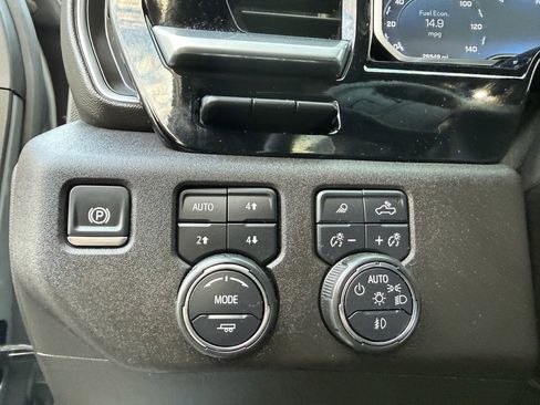 Used 2024 Chevrolet Silverado 2500 High Country w/ High Country Premium Package image 31