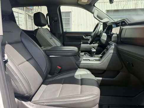 Used 2025 GMC Sierra 1500 Denali w/ Denali Reserve Package AWD/4WD image 7
