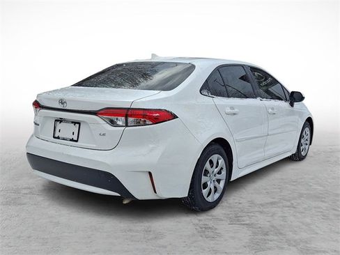 Used 2022 Toyota Corolla LE image 6