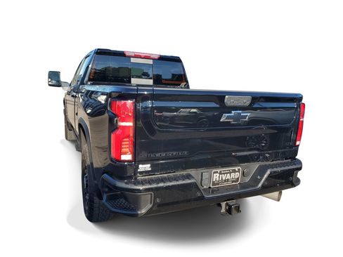 Used 2024 Chevrolet Silverado 2500 LTZ w/ LTZ Plus Package AWD/4WD image 3