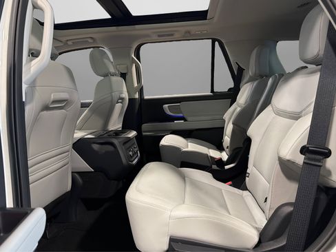 Used 2025 Ford Expedition Platinum AWD/4WD image 40
