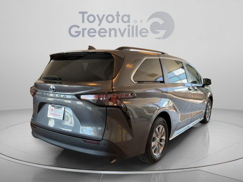 Certified 2025 Toyota Sienna XLE FWD image 6