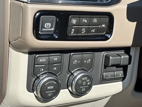 New 2026 GMC Yukon Denali w/ Denali Reserve Package AWD/4WD image 30