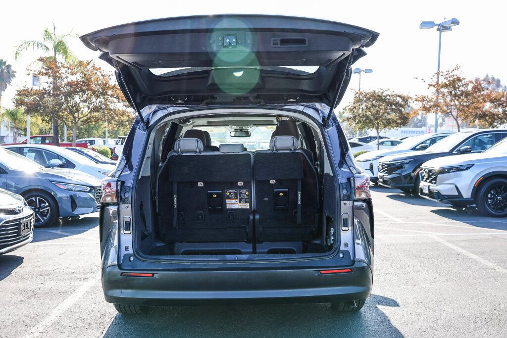 Certified 2023 Toyota Sienna LE w/ LE Plus Package FWD image 26