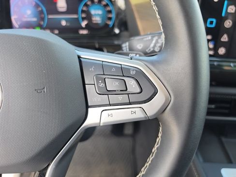 Used 2024 Volkswagen Atlas SE FWD image 31