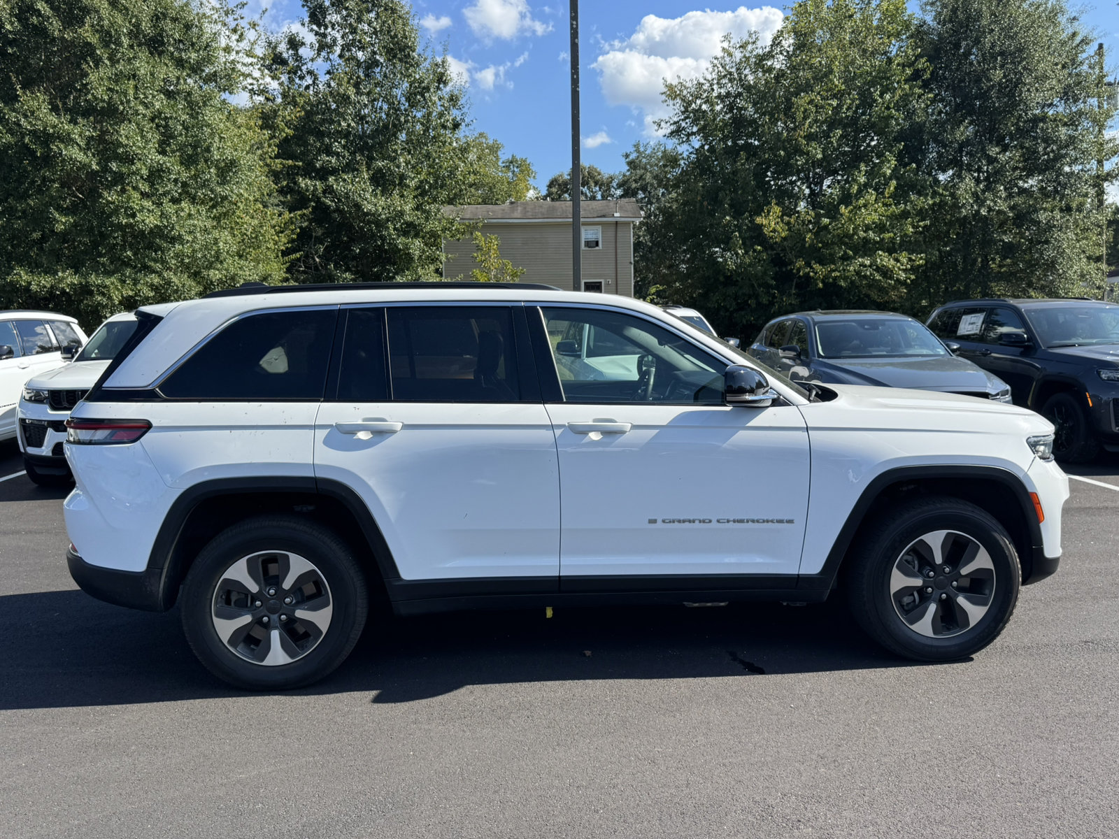 Used 2024 Jeep Grand Cherokee Limited 4xe AWD/4WD image 4