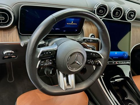 Used 2025 Mercedes-Benz GLC 43 AMG 4MATIC image 18