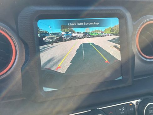 Used 2023 Jeep Gladiator Mojave w/ Cold Weather Group image 26