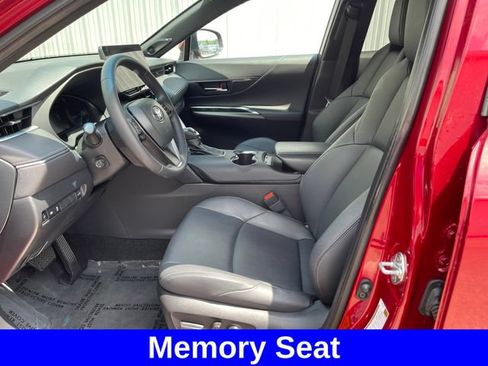 Used 2023 Toyota Venza XLE AWD/4WD image 9