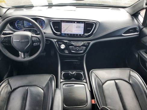 Used 2024 Chrysler Pacifica Premium image 28