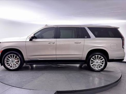 Used 2021 Cadillac Escalade ESV Premium Luxury AWD/4WD image 3