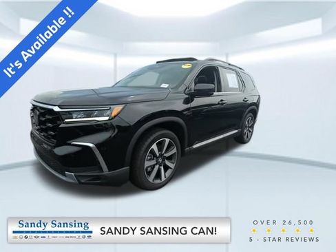 Used 2025 Honda Pilot Touring image 1