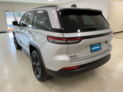 Used 2024 Jeep Grand Cherokee Limited w/ Black Appearance Package image 7