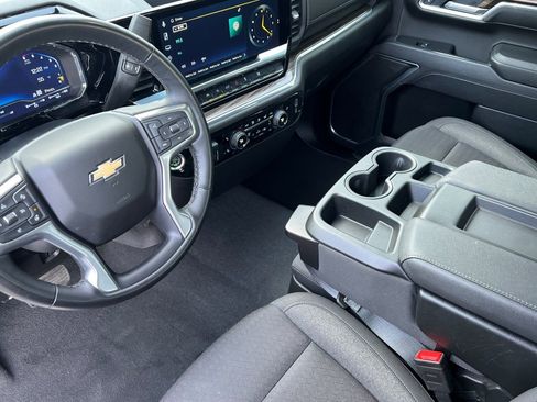 Used 2025 Chevrolet Silverado 1500 LT image 9