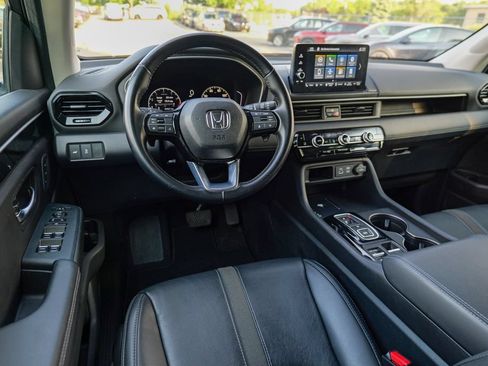 Used 2025 Honda Pilot EX-L image 41