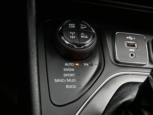 Certified 2022 Jeep Cherokee Trailhawk w/ Premium Leather Package image 35