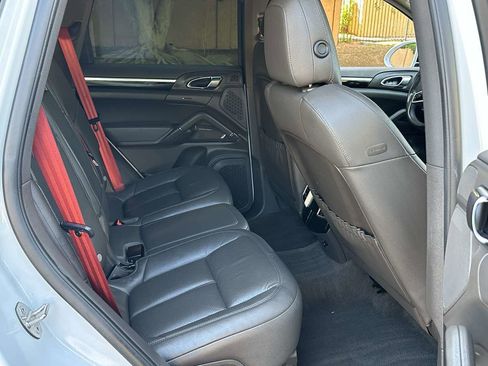 Used 2016 Porsche Cayenne AWD/4WD image 18