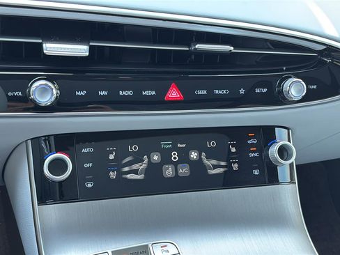 Certified 2026 Genesis GV70 2.5T Advanced AWD/4WD image 28