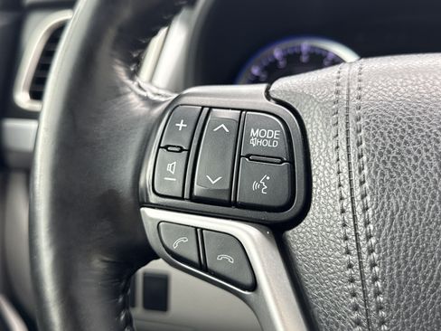 Used 2019 Toyota Highlander Limited FWD image 33