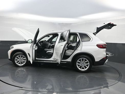 Used 2023 BMW X5 xDrive40i w/ Premium Package AWD/4WD image 40